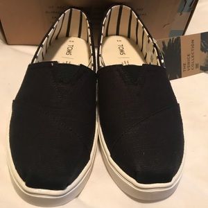 NWT TOMS Venice Collection Black Canvas Alpargata